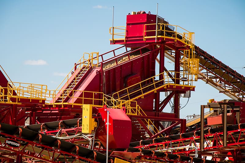 customer-story-kraemer-mining-construction-management-by-superior-industries