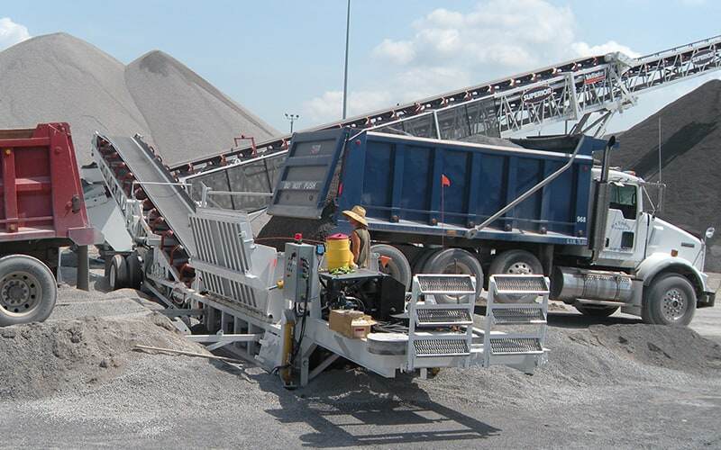 061: hubbard-construction-razertail-truck-unloader-by-superior-industries-4